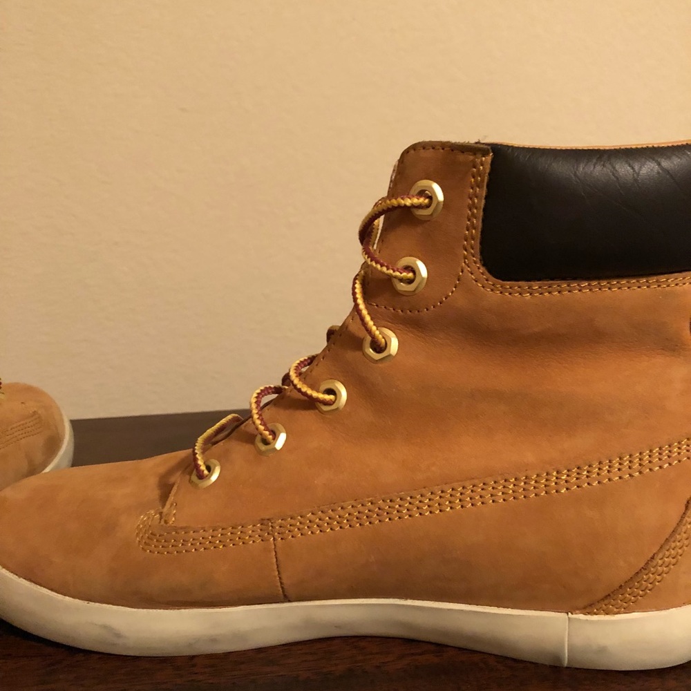 Women’s Timberlands - Picture 4 of 6